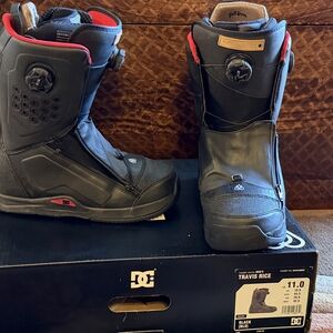 DC Black Snowboard Boots